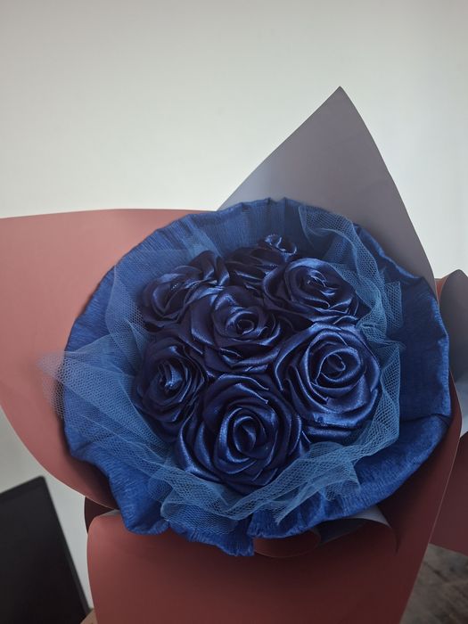 Buchet 7 trandafiri satin