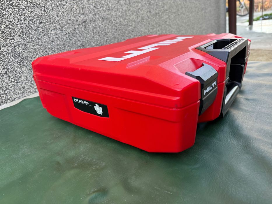 Hilti PM 30-MG лазерен нивелир + батерия 5.5Ah + статив PMA 20