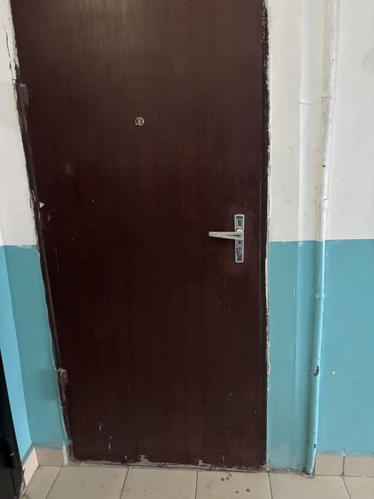 Продам дверь б/у