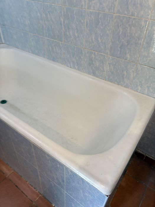 Продам ванну чугунную в хорошем состоянии