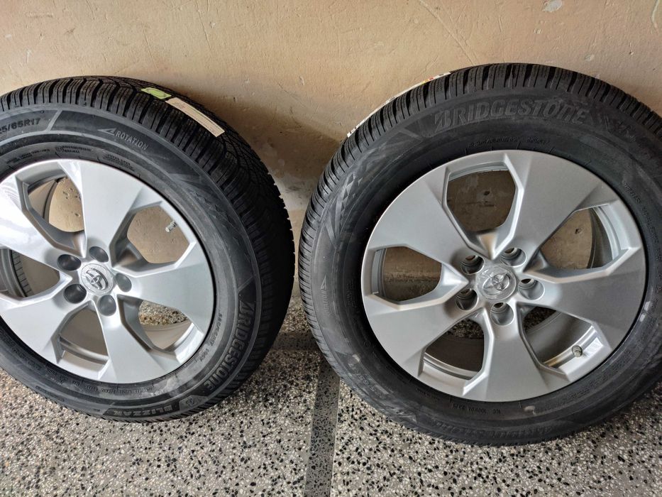 Чисто нови 4 бр. зимни гуми + джанти 17 , оригинални ТОЙОТА