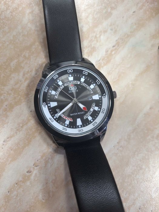 Чисто нов мъжки Часовник