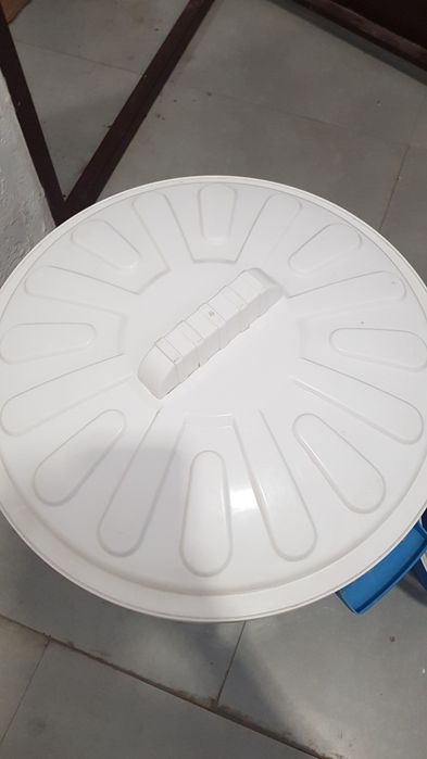 Продам ведро, бак с крышкой