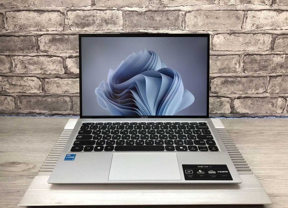 Шустрый Acer i3 , 8 ядер, SSD 512