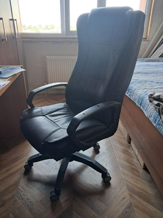 Кресло офисное.целое