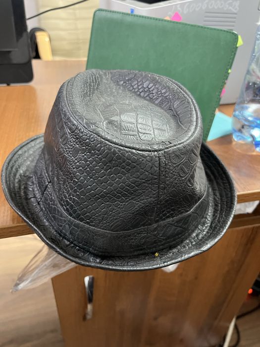 продам шляпу черную