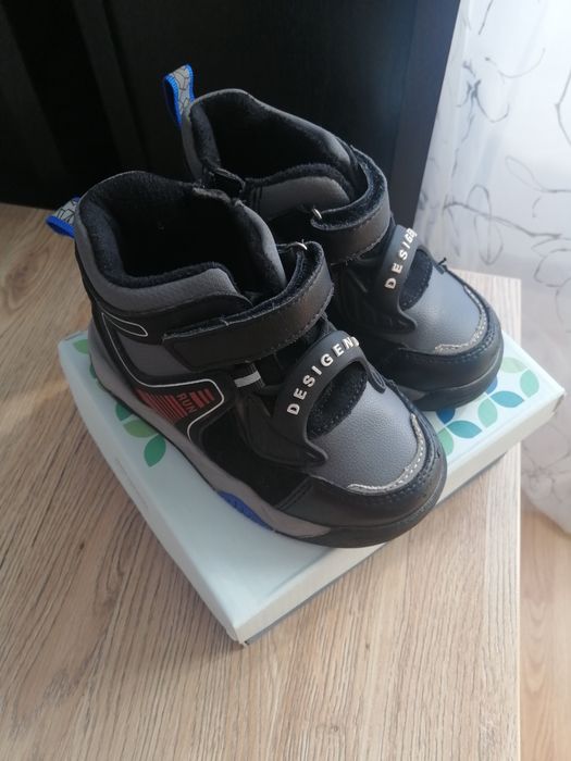 Продам ботинки детские