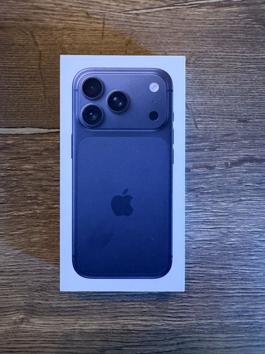 iPhone 17 Pro Silver/Deep Blue eSIM 256 GB [USA version]