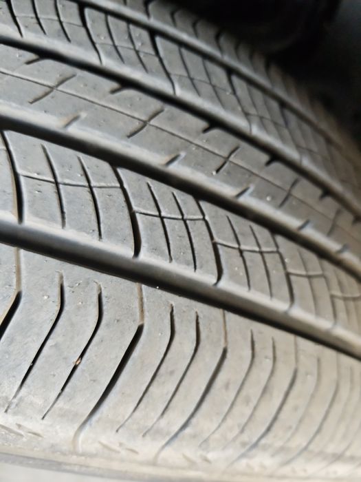 Продаются Шины 245/60R18
