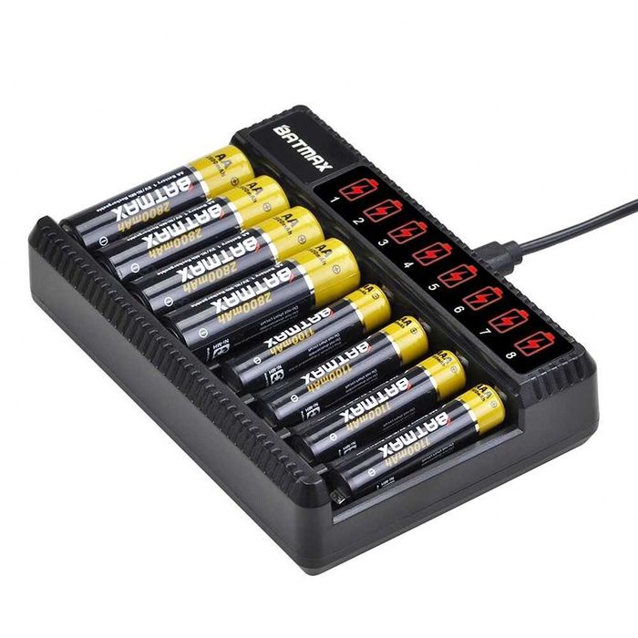 Incarcator Batmax Smart LED Charger + 8 acumulatori AA / AAA