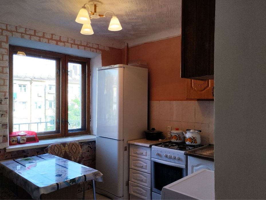 Сдам квартиру трехкомнатную