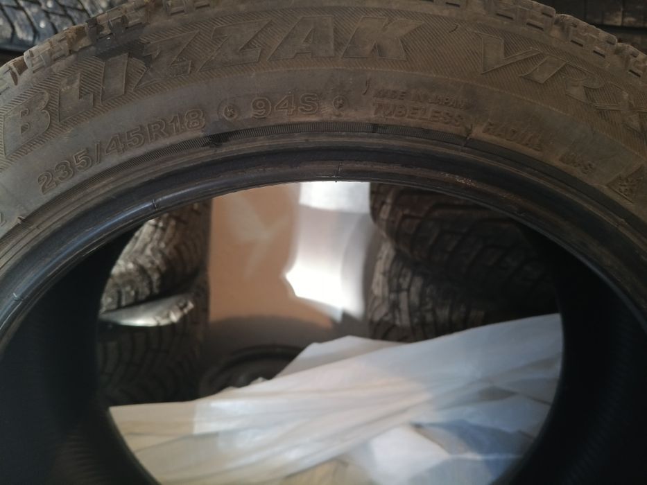 Продам комплект резины R18