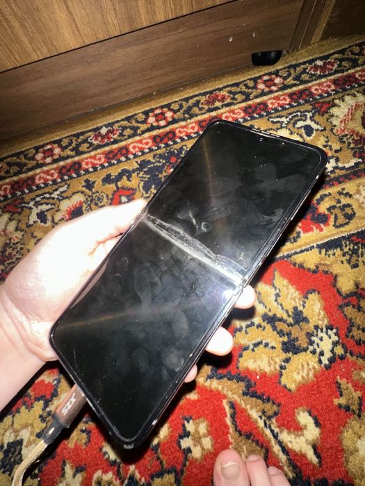 Обменяю samsung galaxy z flip 4