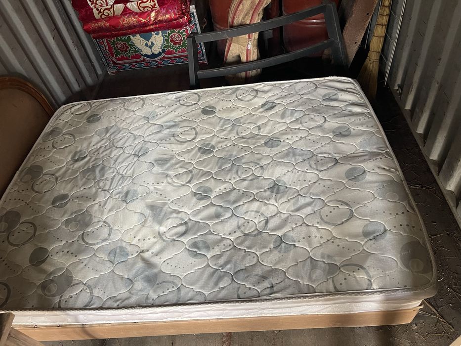 Продам шкаф,диван,велосипед.