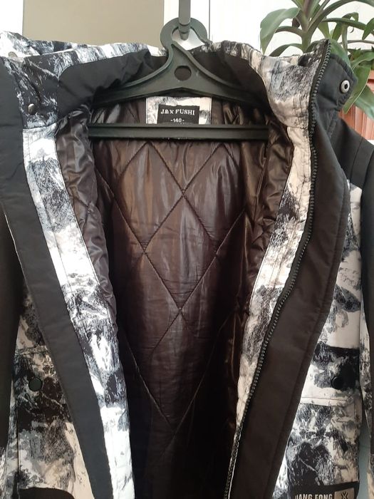 Продам осеннюю куртку