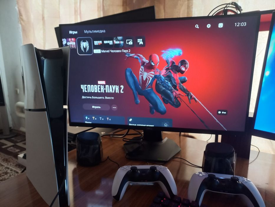 PS5 slim holati ideal tiniq 1TB hotirasi o'yinlar yozigan 2 djoystik.