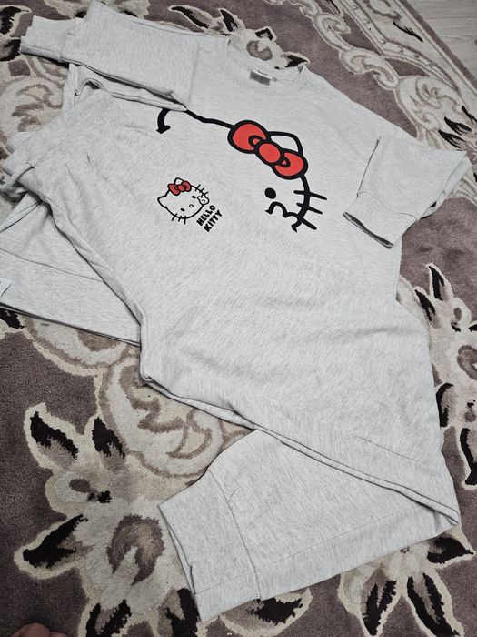 Set dama sport hello kitty gri mărimea 40,nou fără eticheta