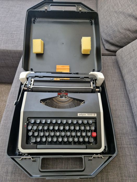 Пишеща машина Хелиос 1300 Ф