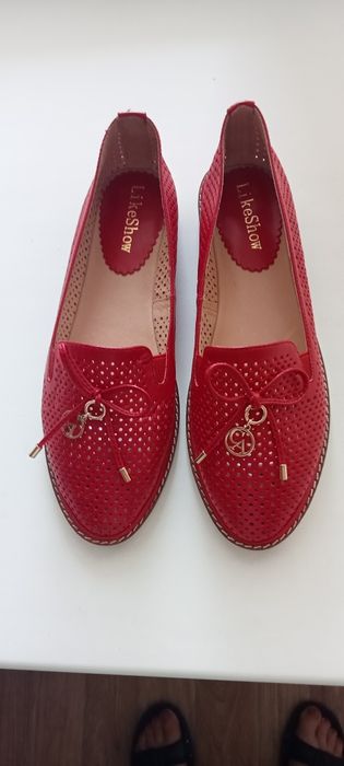 Продам 2 пары кожаных макасин