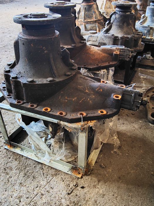 Редуктор средний-задний Shacman/HOWO