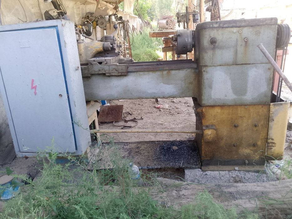 Токарный станок сотилади