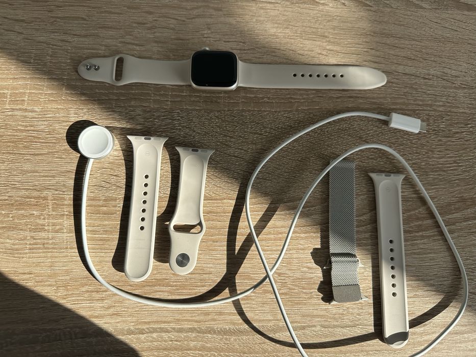 Apple Watch Series 8 41mm Starlight, батерия 98%, почти нов