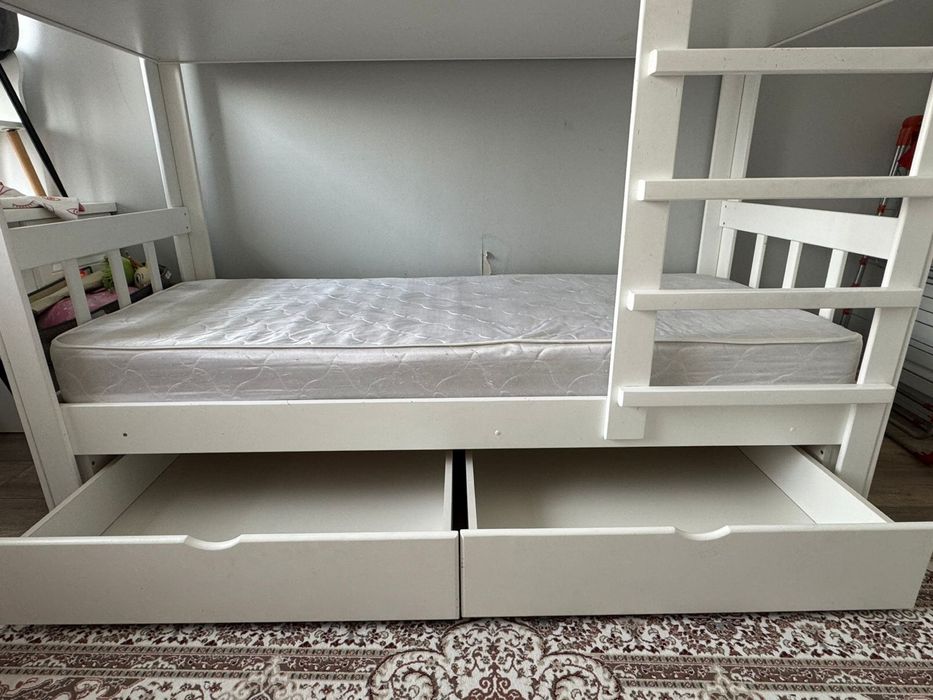 Двухъярусная детская кровать