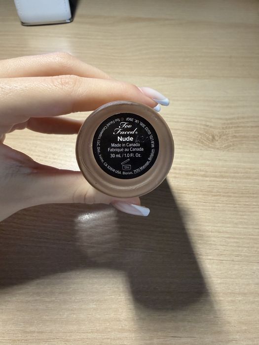 Too faced foundation, цвят Nude