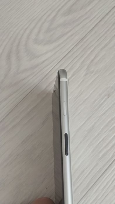 Айфон се 2023 года