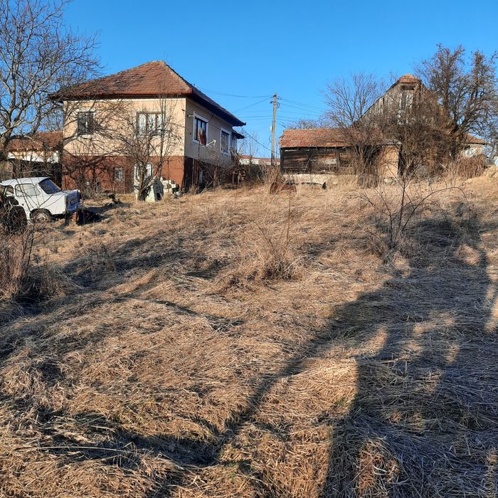 Vand Casa in centrul Feleacului, teren 700 mp.