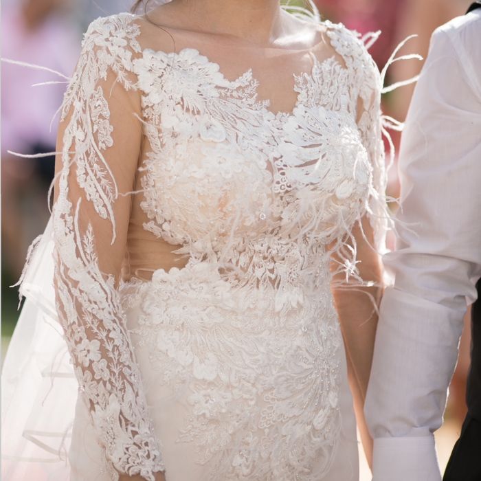 Булчинска рокля с пера , перли , пайети и камъни от дизайнерска къща