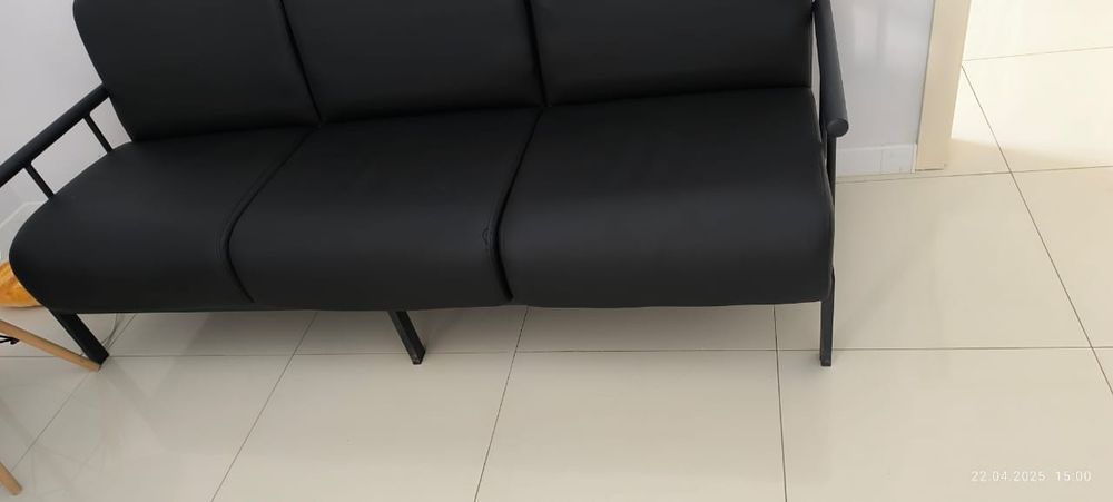 Продам диван офисный