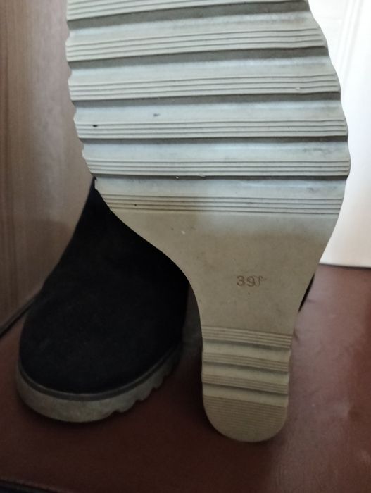 Продам женскую обувь.