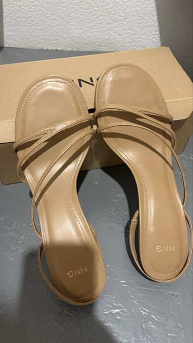 Босоножки  MNG 38 размер