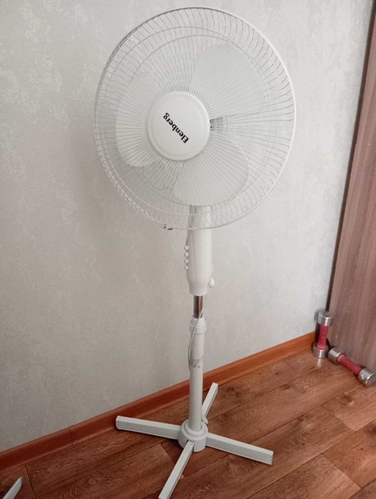 бытовой напольный вентилятор