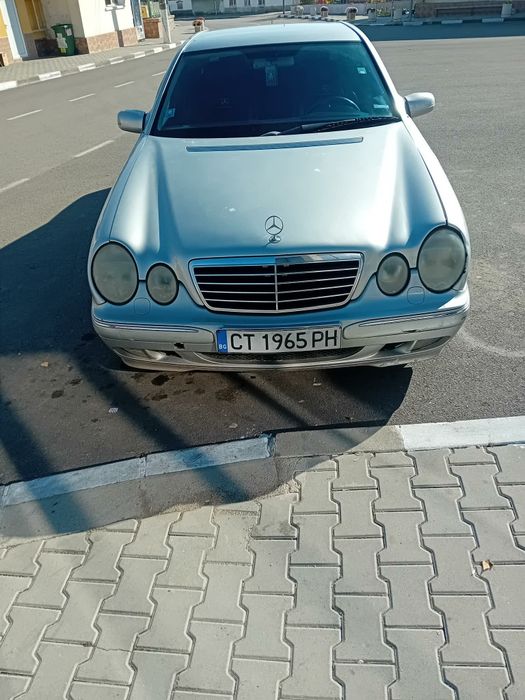 Mercedes  E  320  W 210