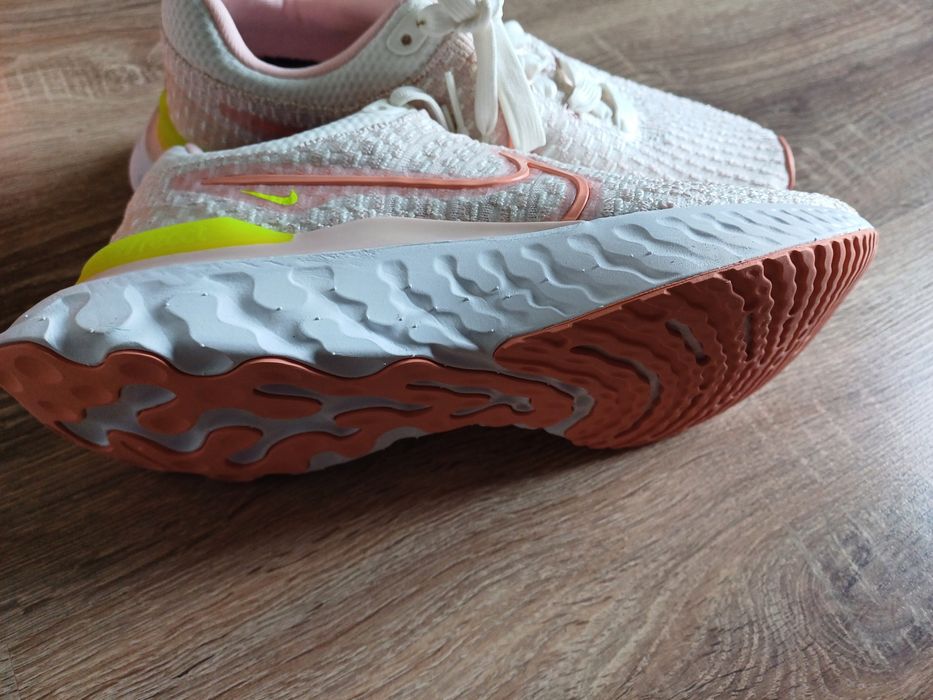 Nike дамски маратонки 38.5