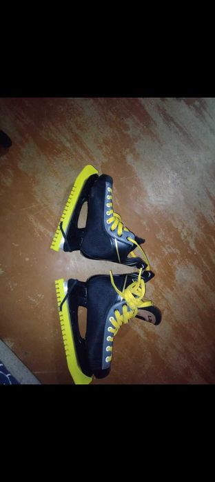 Коньки хоккейные