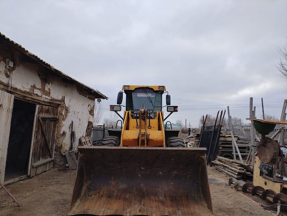 Фронтальный погрузчик