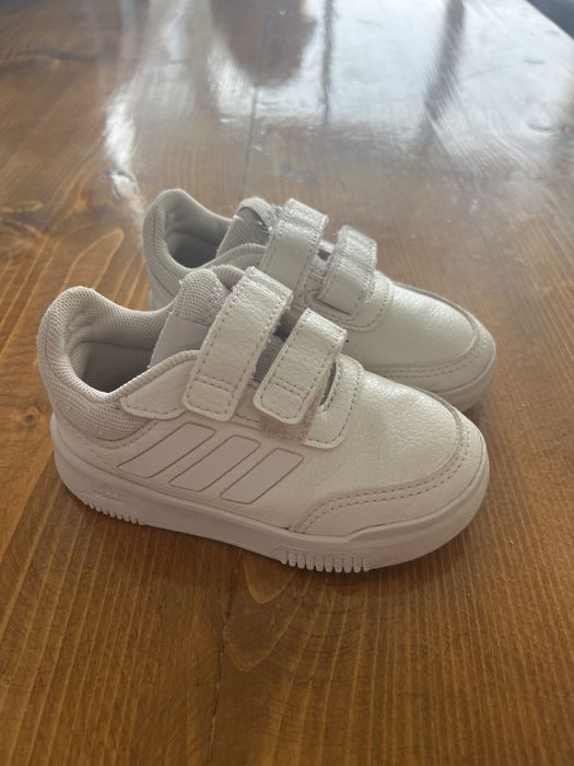 Бели маратонки adidas