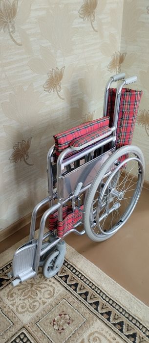 Инвалидная коляска.
