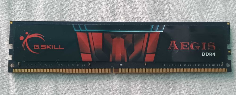 8GB DDR4 RAM памет