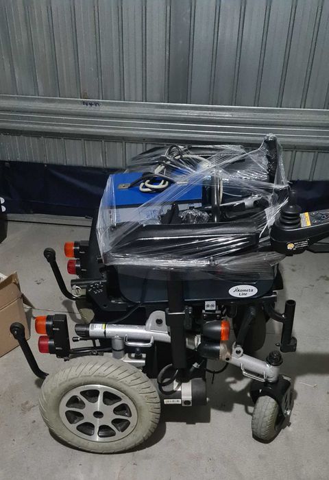 Carucior electric cu lumini pentru disabili ,batrani 3250 lei