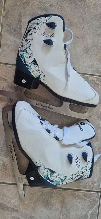 Коньки женские 36 р.