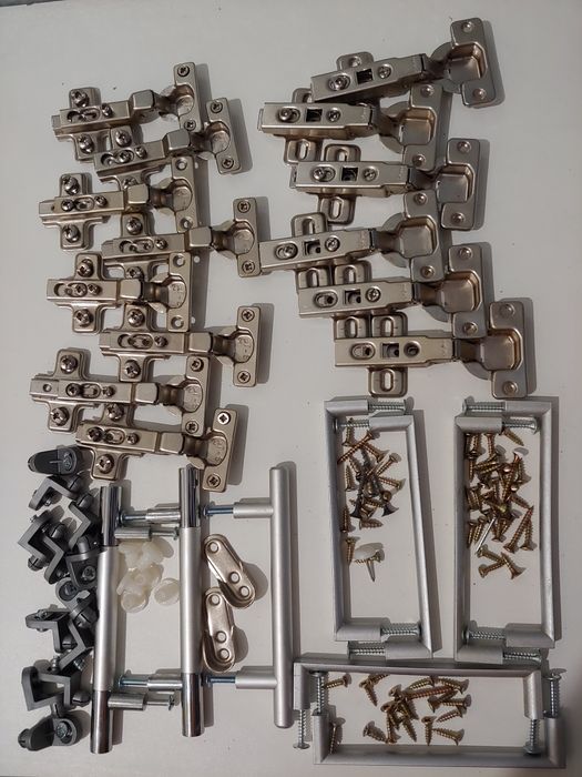Accesorii mobilă pal (balamale, mânere, suporturi, șuruburi)