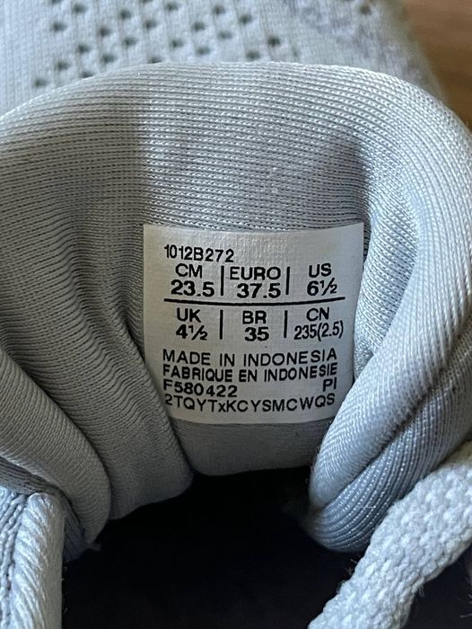 Кроссовки женские Asics 37.5 размер.