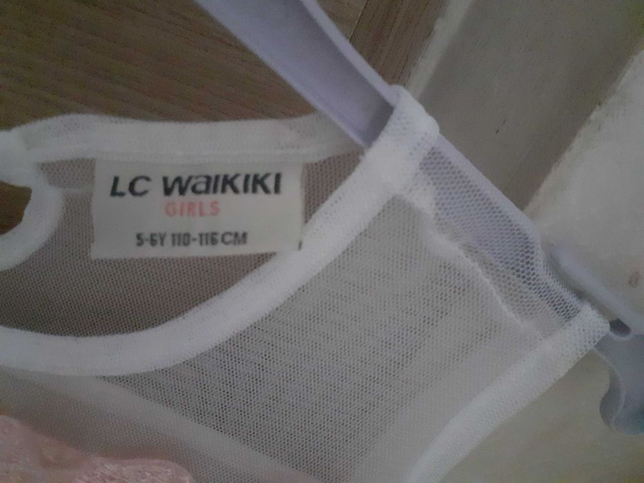 Vand rochii elegante fetite, stare impecabila, 40 lei