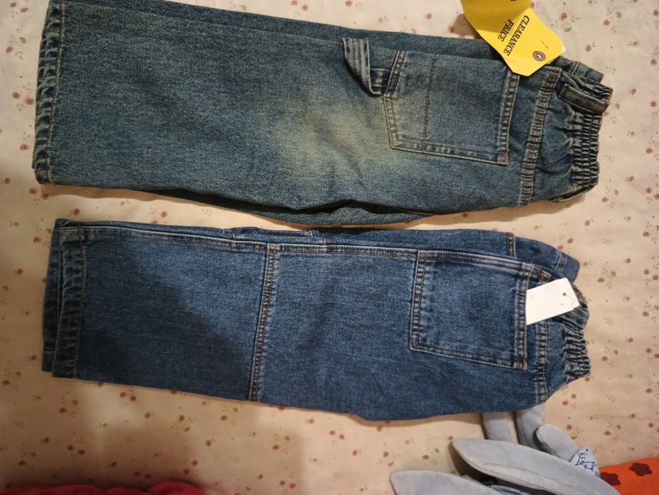 Детски  чисто нови дънки за 4 год. Цената е обща за двата броя