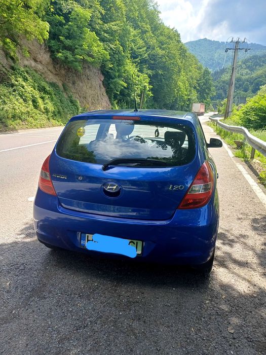 Hyundai i20  an 2009 128.000 km albastru. ITP si asigurare valabile pana anul viitor. Benzina 74CP 1396 cmc. Comenzi volan, faruri reglabile