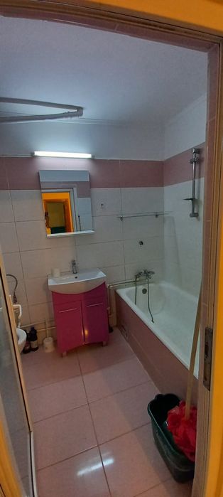 Închiriez apartament